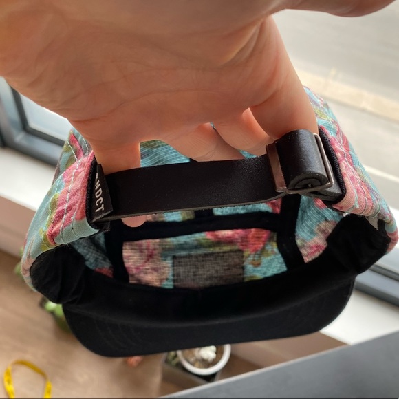 Floral strapback hat - Picture 5 of 5